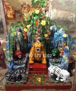 Động Sơn Trang thờ Ngũ Hổ