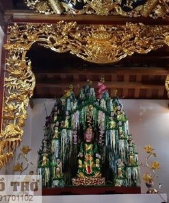 Cửa võng gian thờ Chúa Sơn Trang