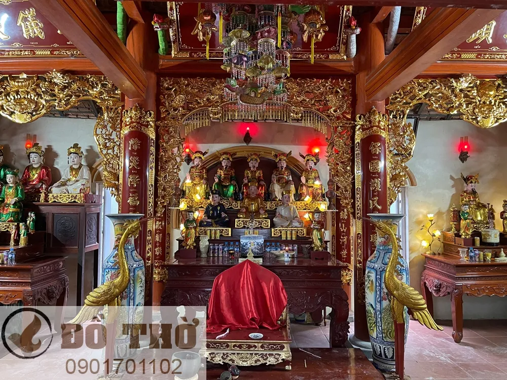 Lắp đặt đồ thờ tại Đền Phúc Hội, xã Nam Hồng Lĩnh, tỉnh Hà Tĩnh