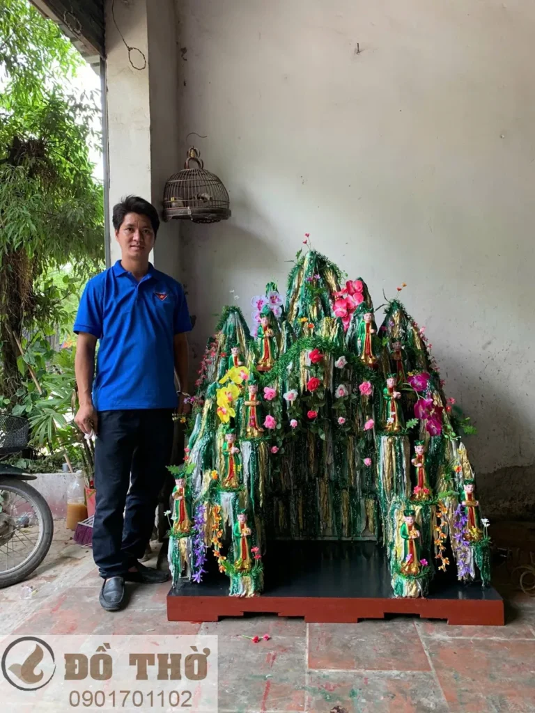 Tượng thờ Tứ Phủ của cơ sở sản xuất Đồ Thờ Cúng Tâm Linh tại làng nghề Sơn Đồng